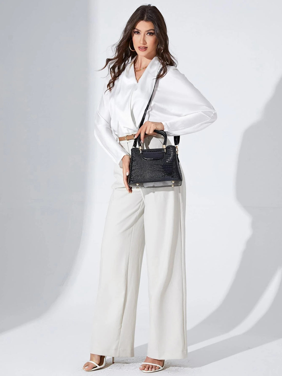 حقيبة مربعة جلد بنقش اسود شنط وحقائب شنط