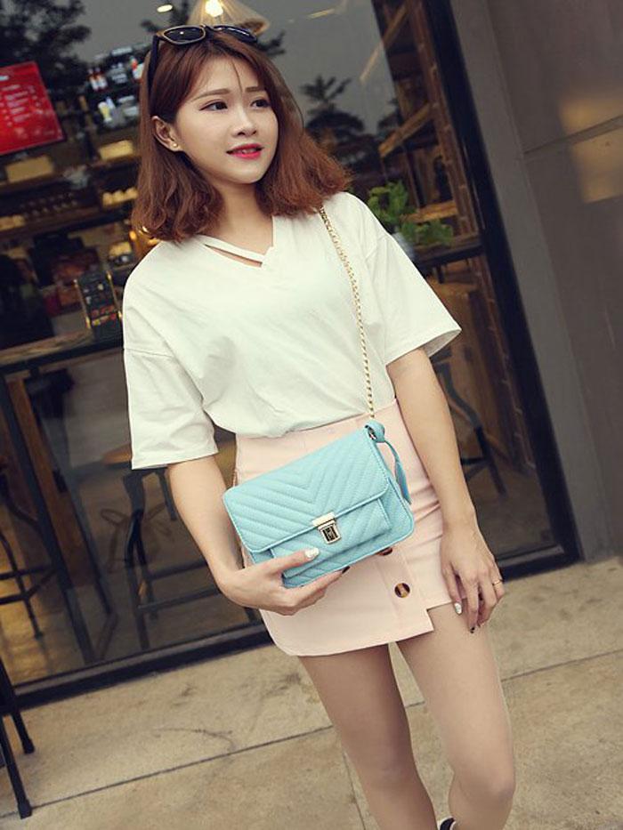 شنطة متوسطة الحجم بسلسلة شنط وحقائب متوفر 3 لون تركواز