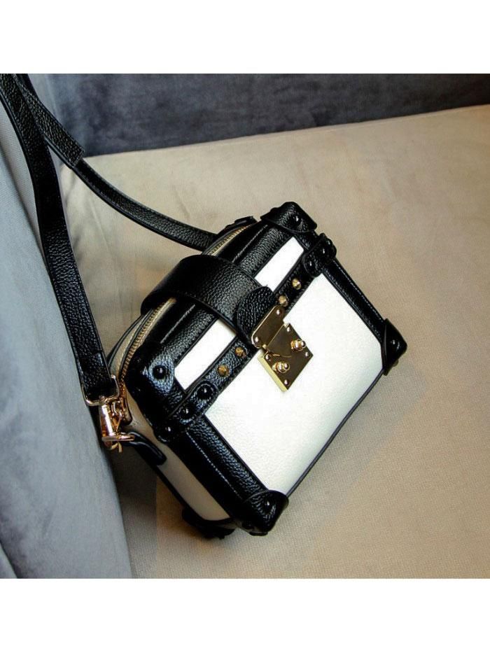 شنطة كتف اسود في ابيض شنط وحقائب متوفر 1 لون