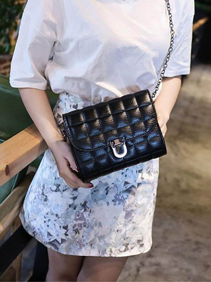 حقيبة كتف سوداء بسلسلة شنط وحقائب متوفر 1 لون اسود