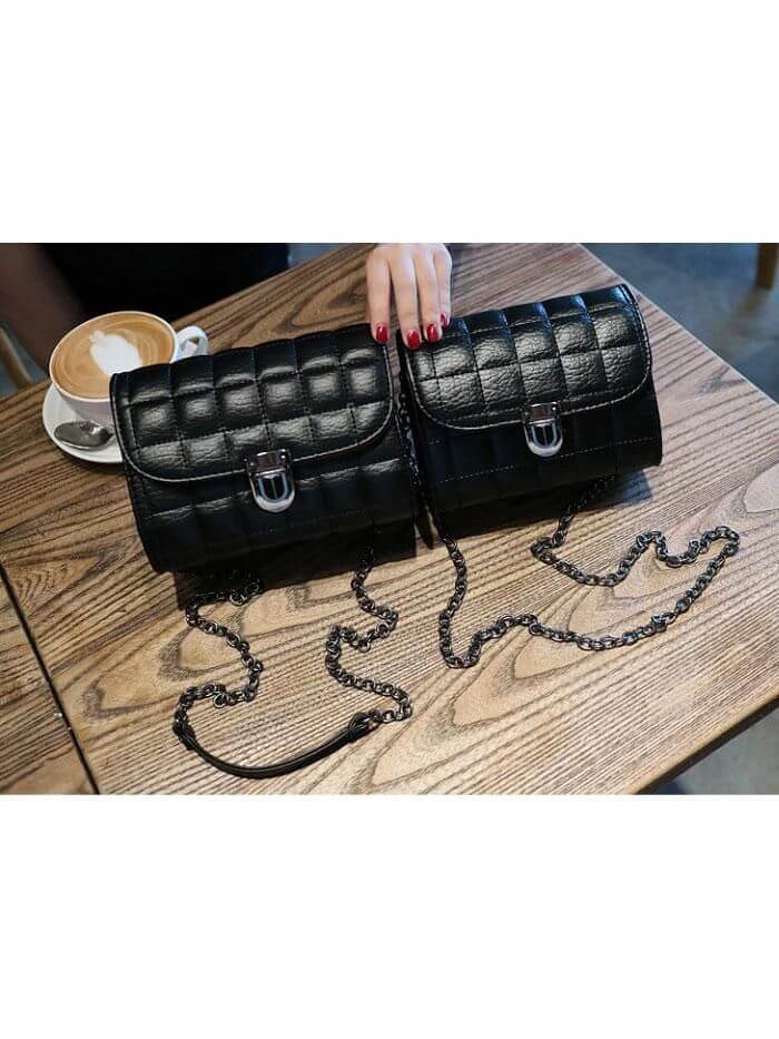 حقيبة كتف سوداء بسلسلة شنط وحقائب متوفر 1 لون