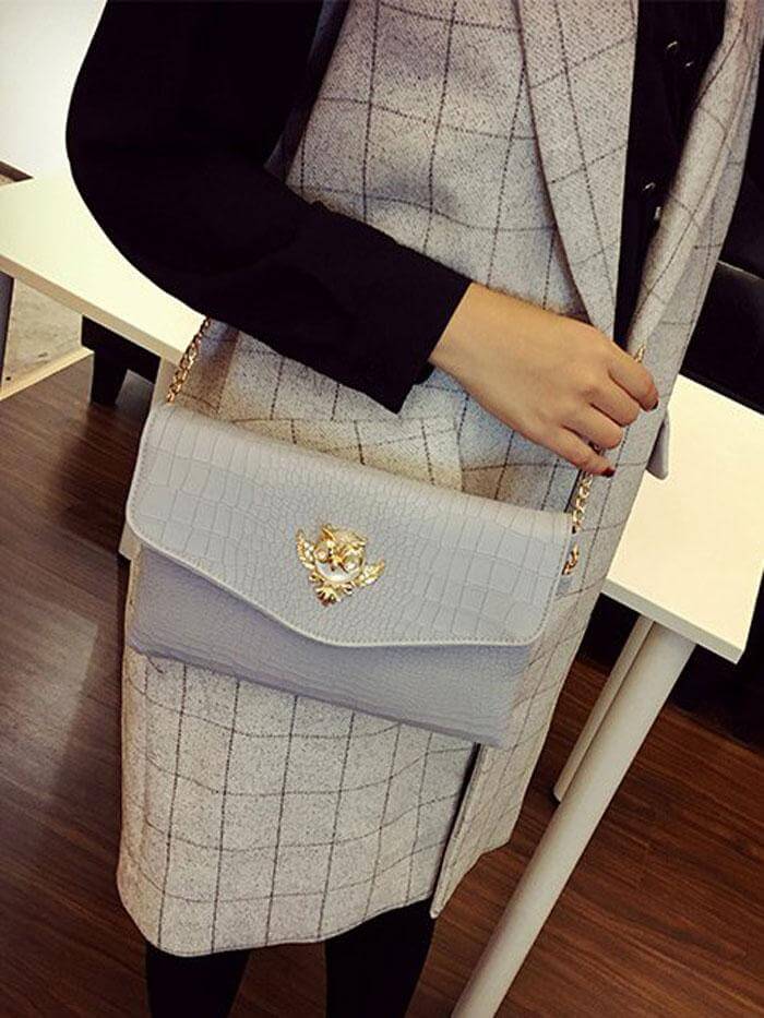 حقيبه انيقه بشعار بومه شنط وحقائب متوفر 2 لون