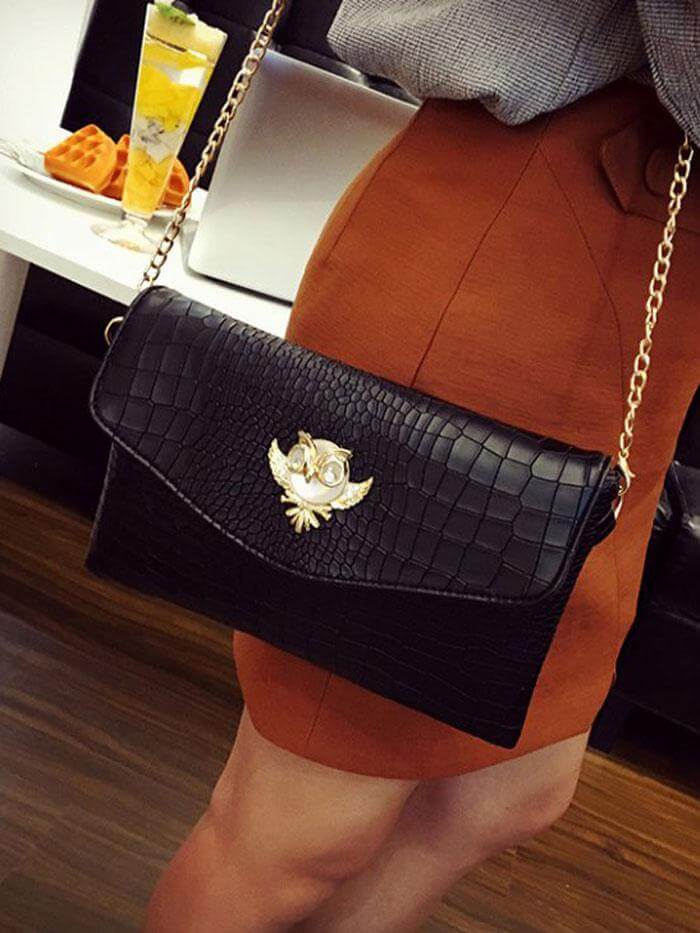 حقيبه انيقه بشعار بومه شنط وحقائب متوفر 2 لون اسود