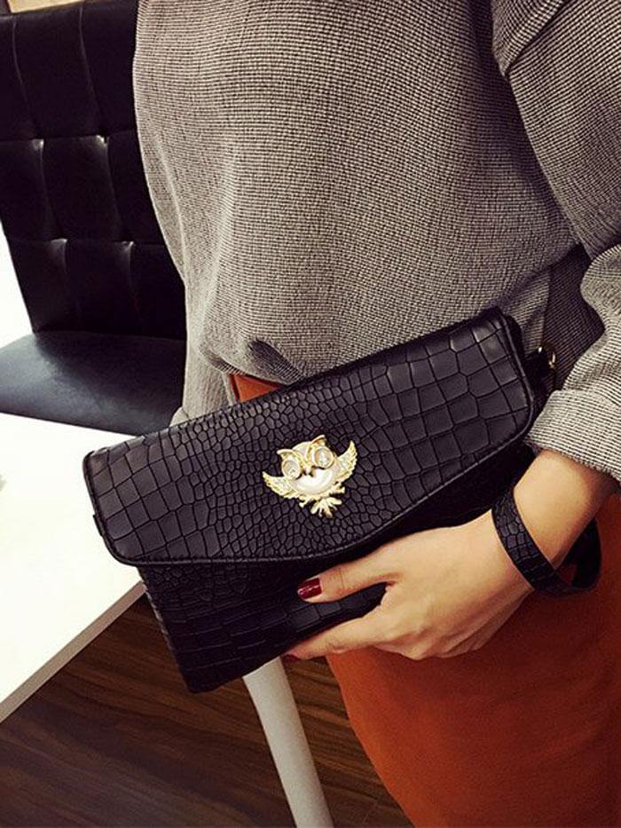 حقيبه انيقه بشعار بومه شنط وحقائب متوفر 2 لون