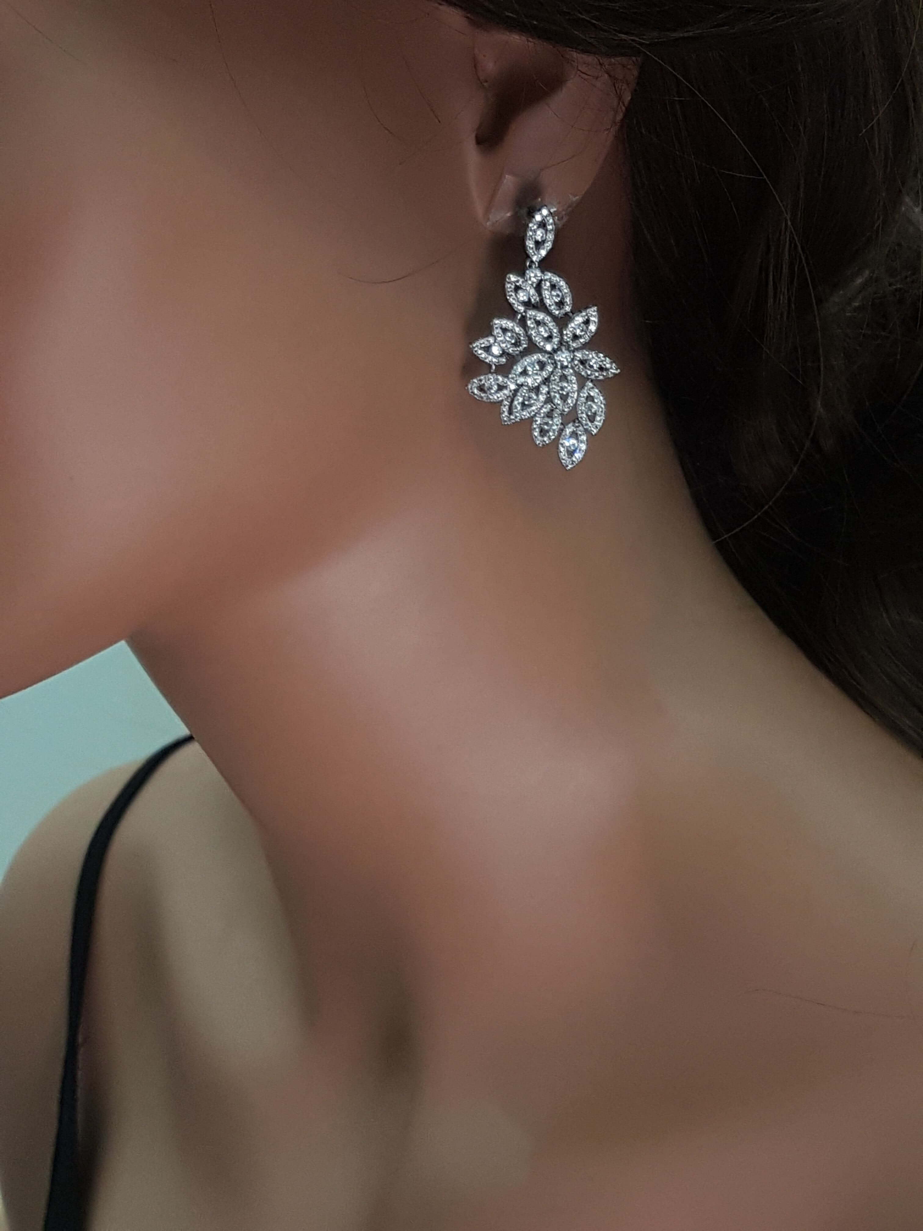 حلق زركون ميد سكوير حلق متوفر 1 لون