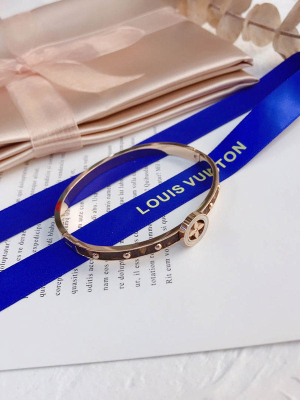 اسوارة لويس فيتون شيل ابيض اسواره louis vuitton ذهبي