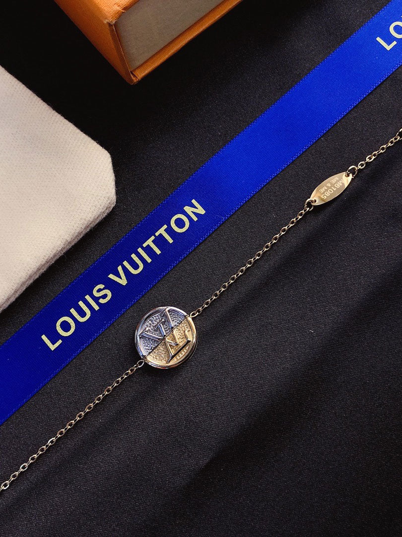 سلسال لويس فيتون هاف سيركل سلسال louis vuitton