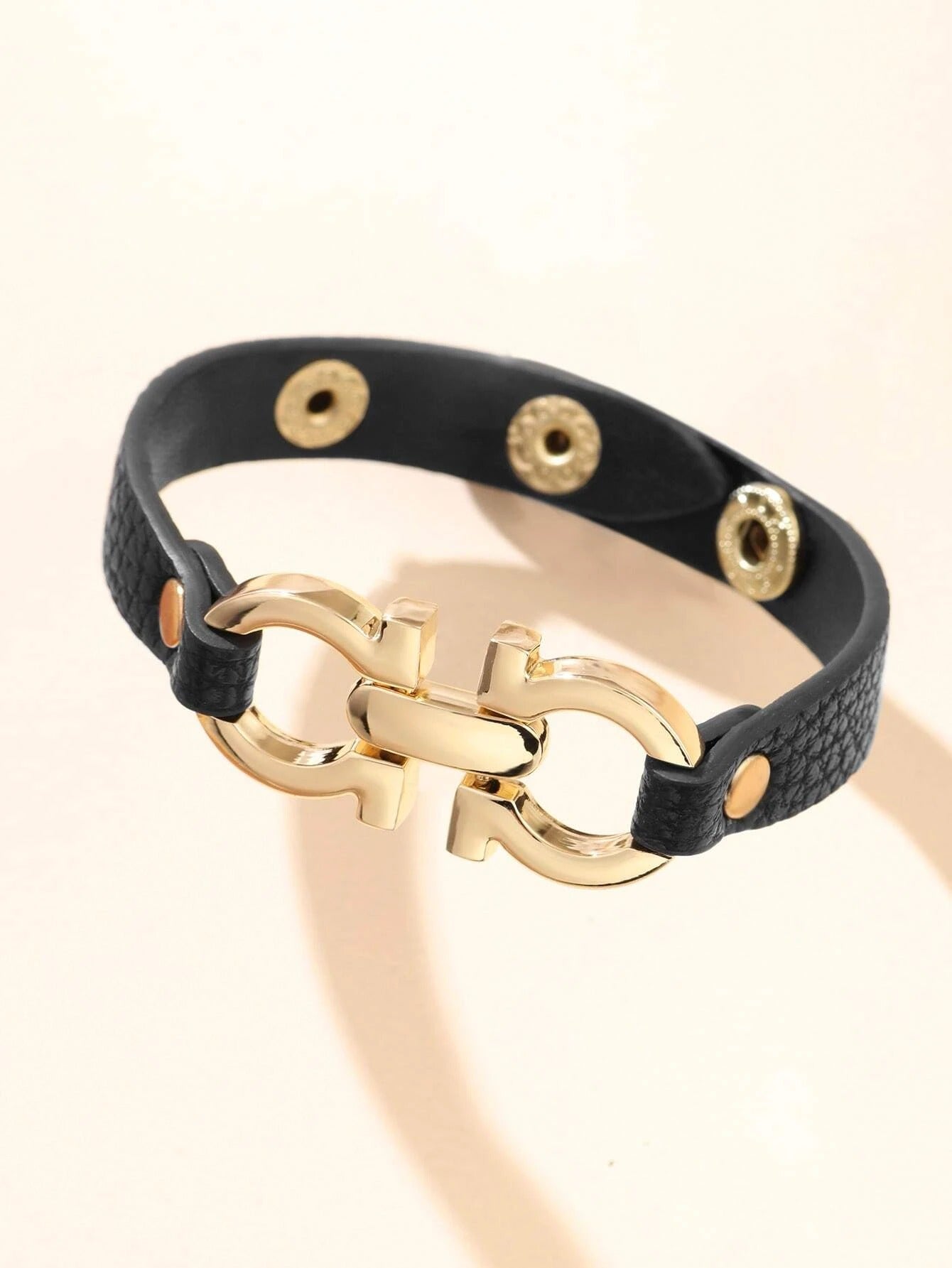 اسواره اقنر جلد اسواره aigner اسود