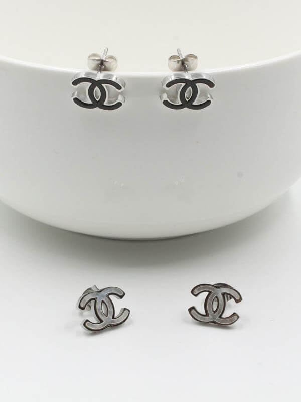 حلق شانيل شيل فضي حلق chanel