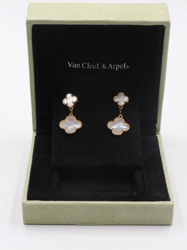 فان كليف حلق وردتين صدف طبيعي حلق van cleef