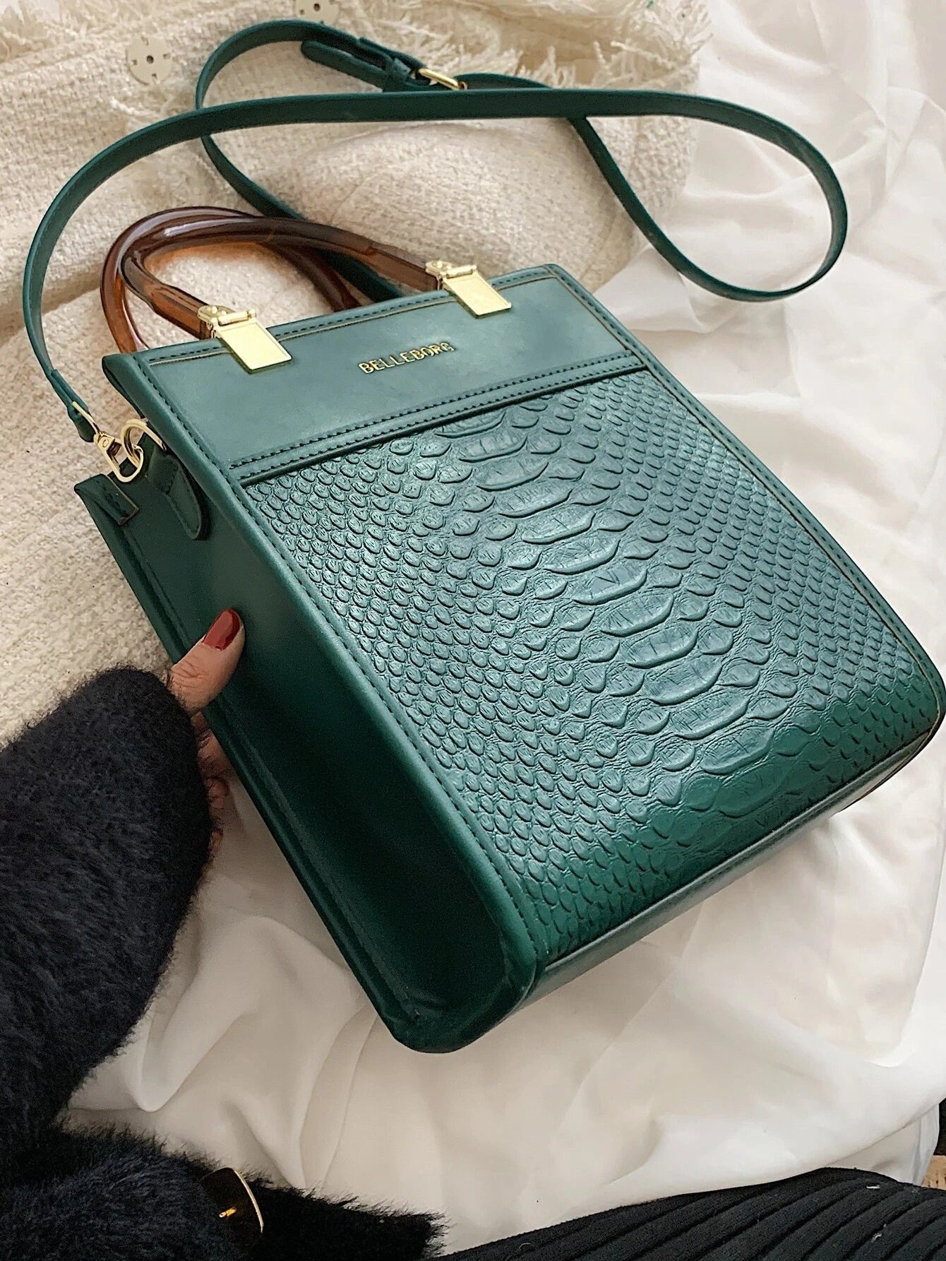 حقيبة مربعة كبيرة اخضر شنط وحقائب شنط اخضر