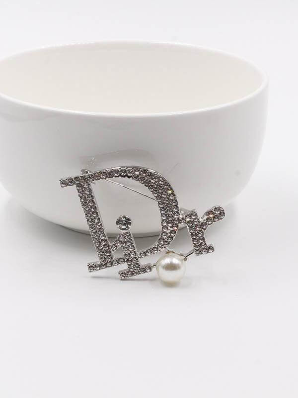 بروش ديور بروش dior فضي