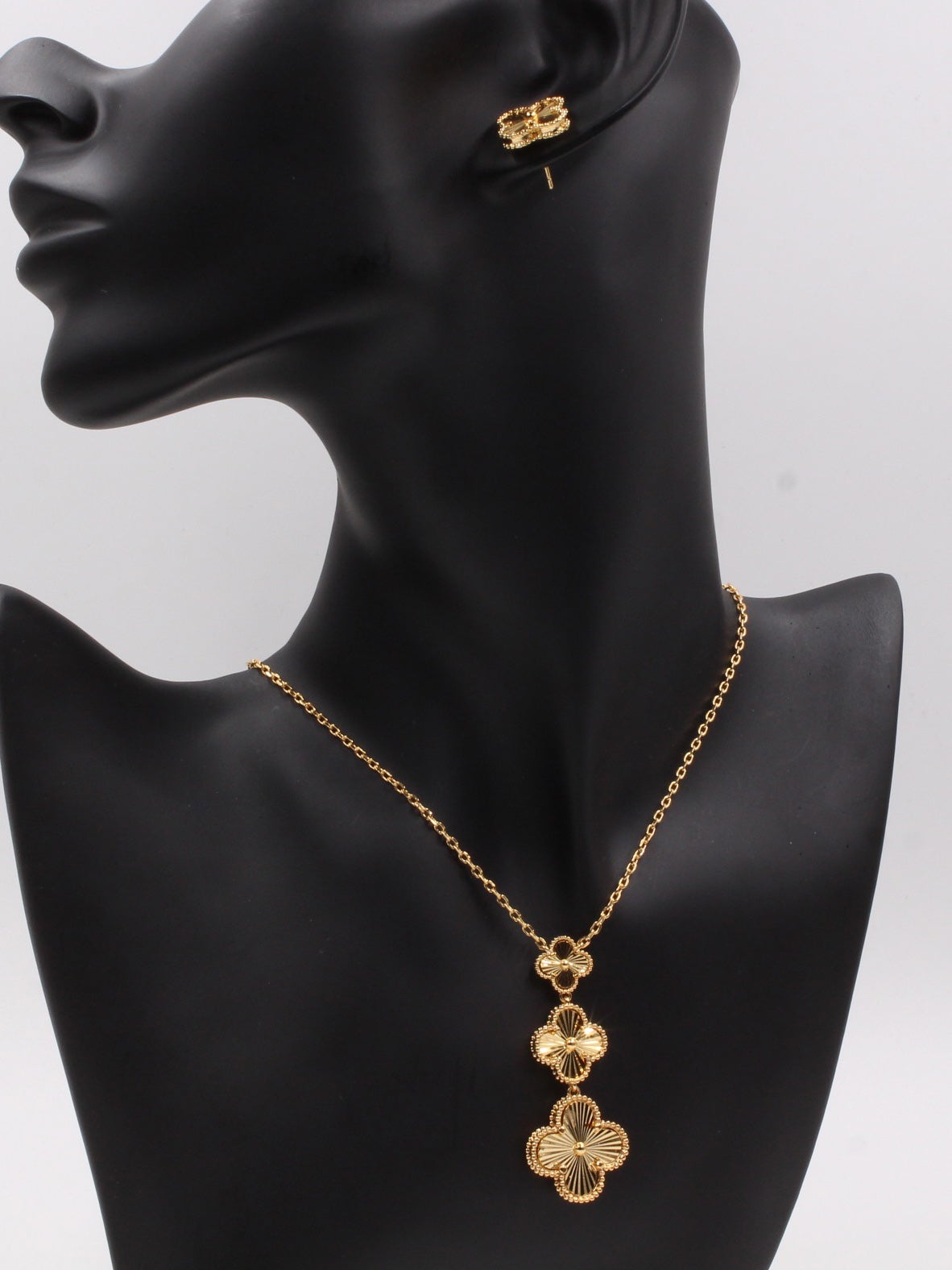 طقم فان كليف ذهبي اطقم van cleef ذهبي