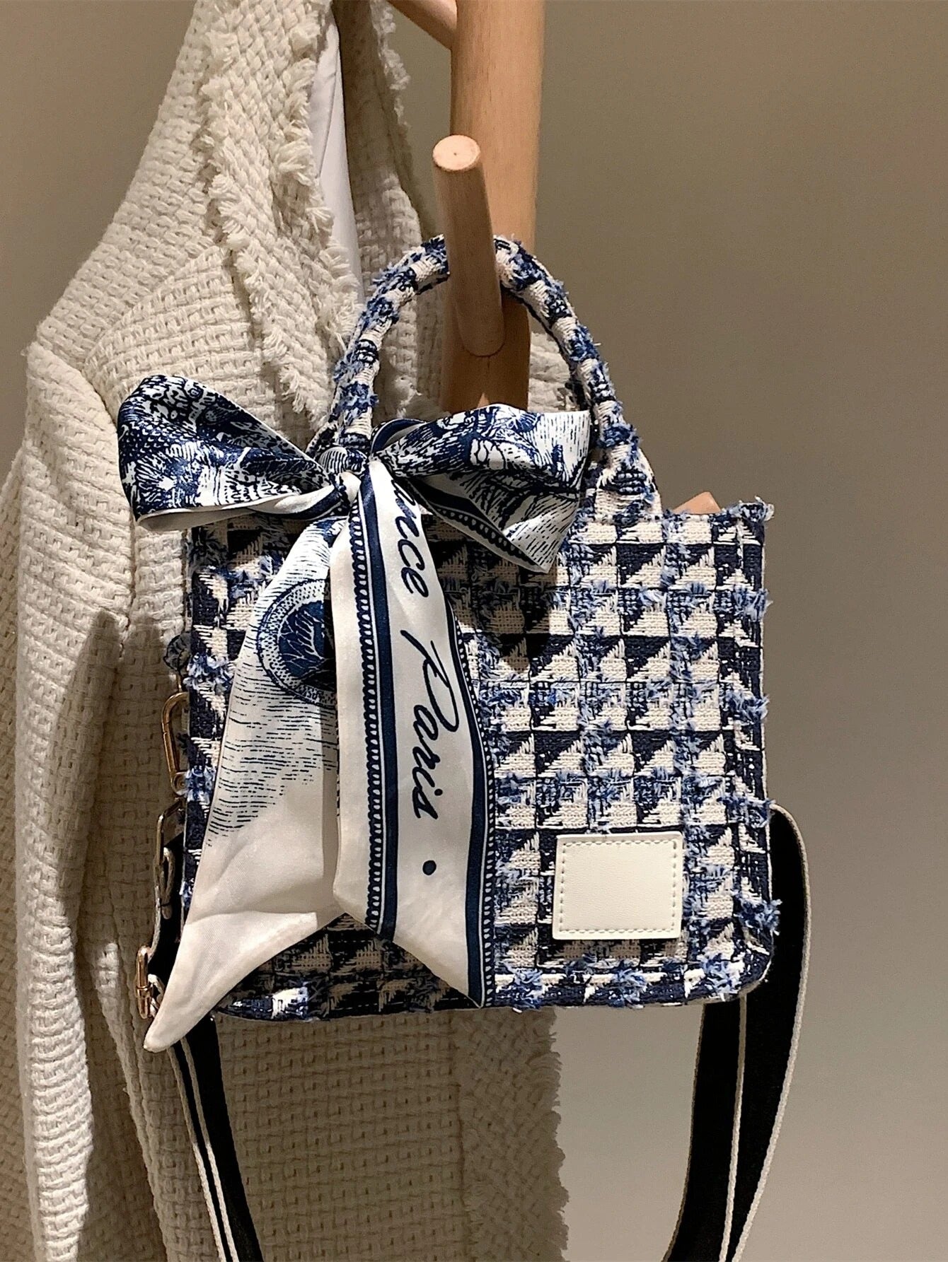 حقيبة مربعة مع وشاح تصميم هندسي صغيره شنط وحقائب شنط كحلي