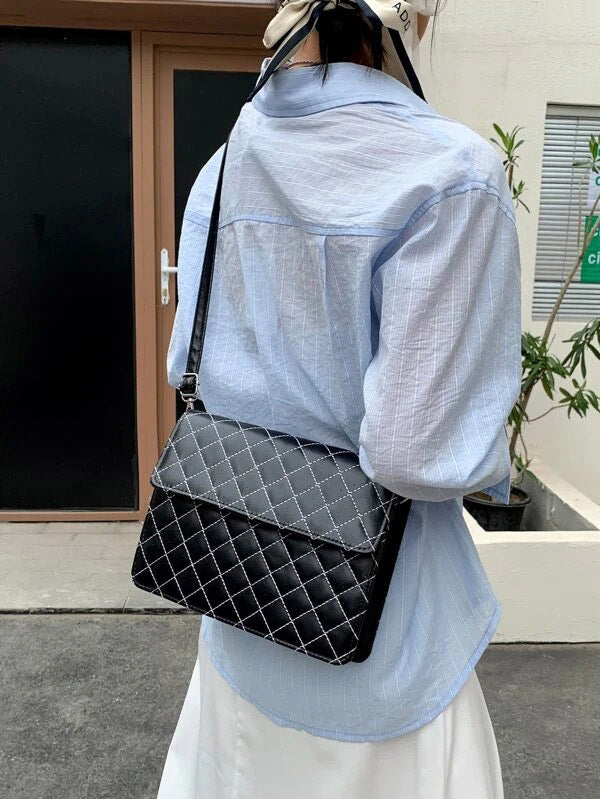 شنطة كتف بخطوط مربعة شنط وحقائب شنط اسود