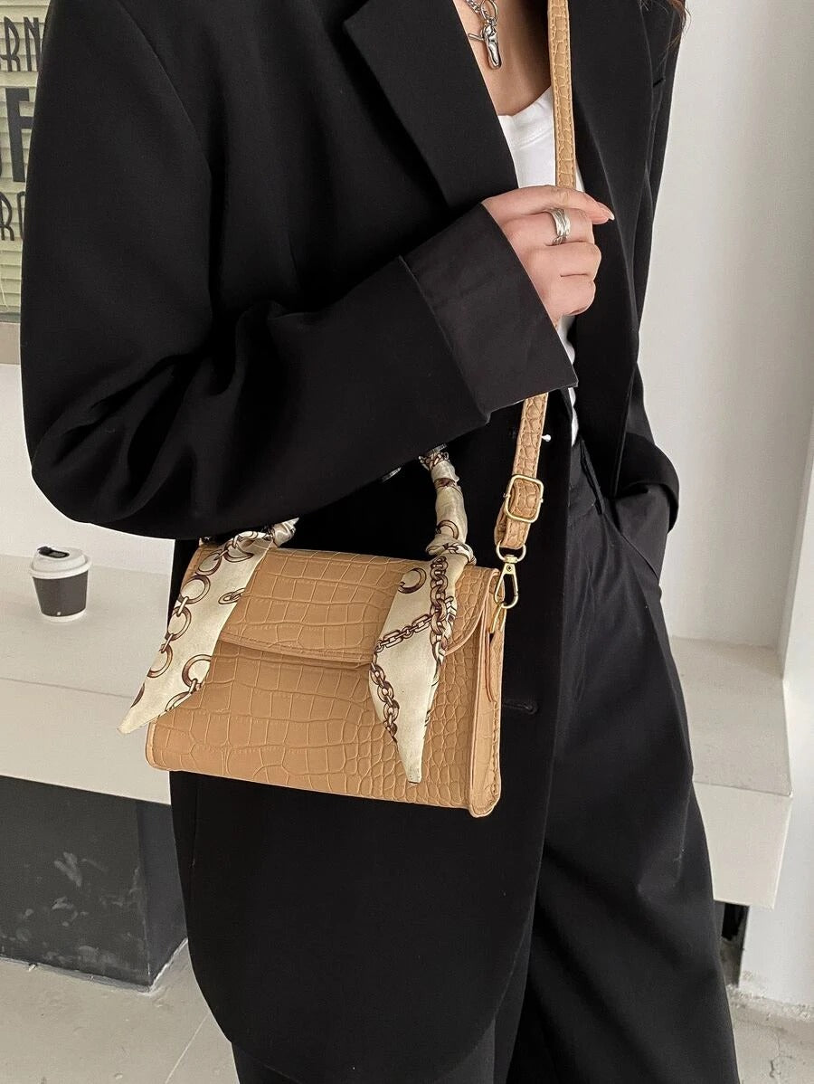 حقيبة جلد منقوشه شنط وحقائب شنط بيج