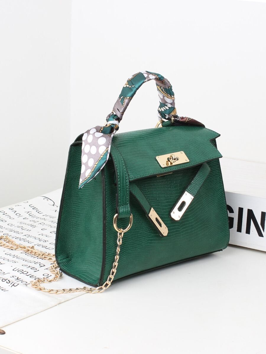 شنطة جلدية بقفل معدن ذهبي متوسطة الحجم شنط وحقائب شنط