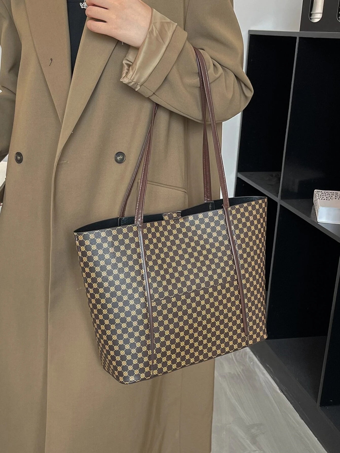 حقيبة كبيره بنية بحزام للجامعه شنط وحقائب شنط