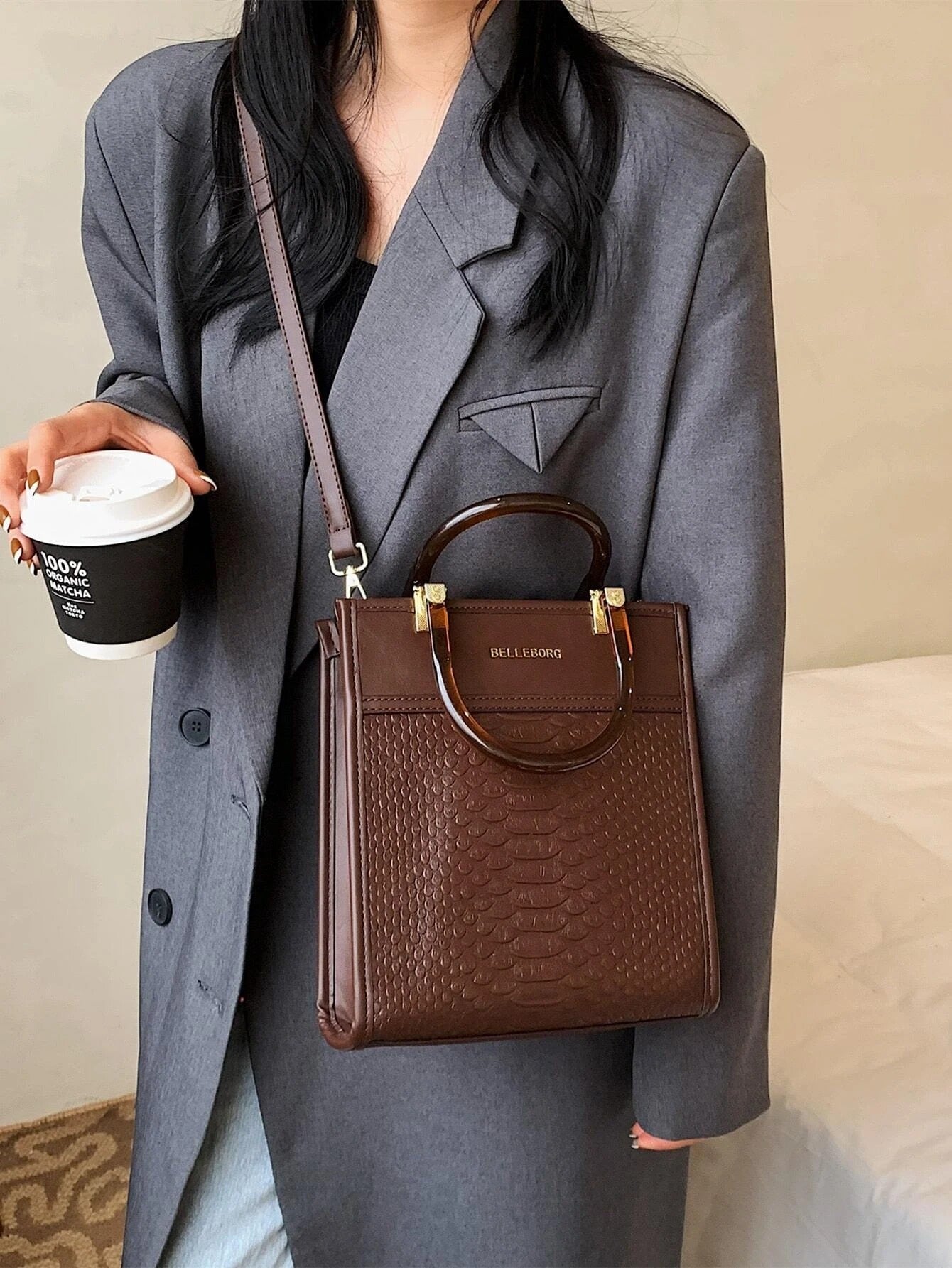 حقيبة مربعة كبيرة بني شنط وحقائب شنط بني غامق