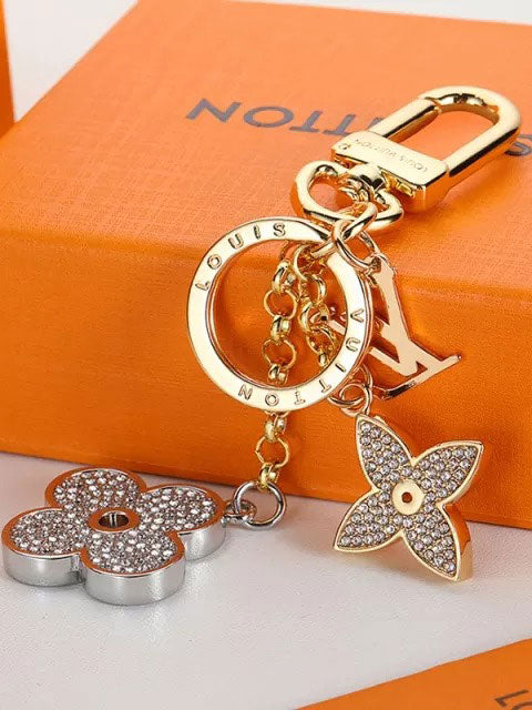 ميدالية لويس فيتون ملتي بندنت زركون ميدالية louis vuitton