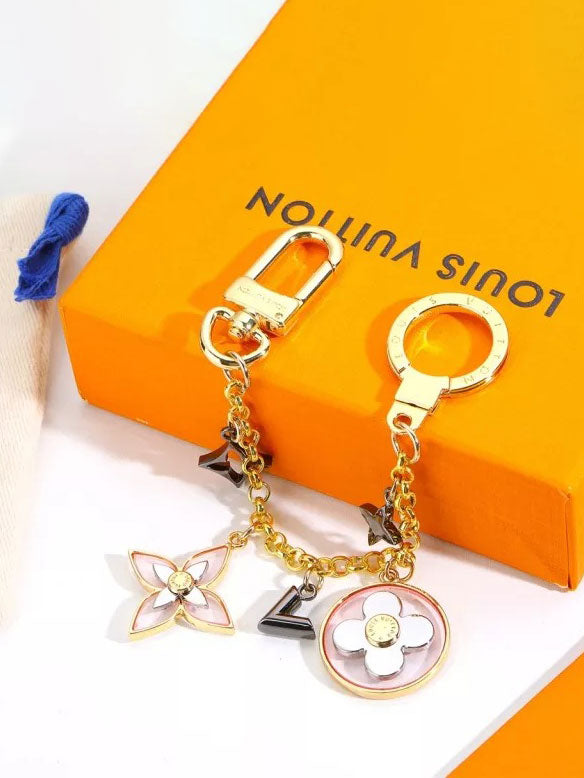 ميدالية لويس فيتون فلاورز ميدالية louis vuitton