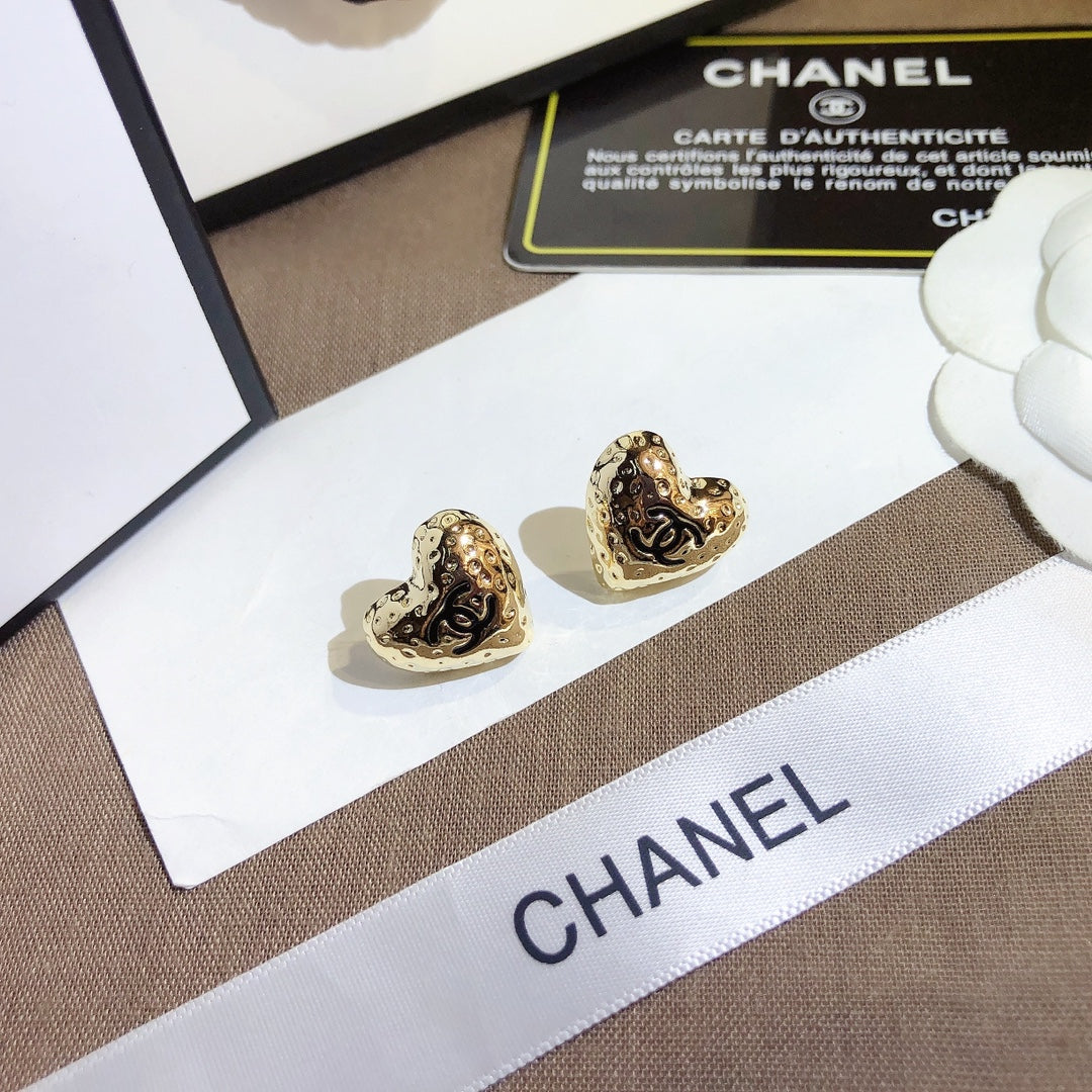 حلق شانيل هارت لوقو حلق chanel