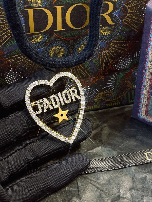بروش ماركة ديور قلب بروش dior