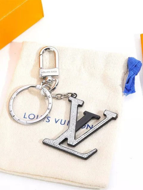 ميدالية لويس فيتون بلاك اند سلفر ميدالية louis vuitton فضي