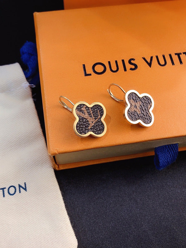 حلق لويس فيتون وردة بني ذهبي حلق louis vuitton ذهبي