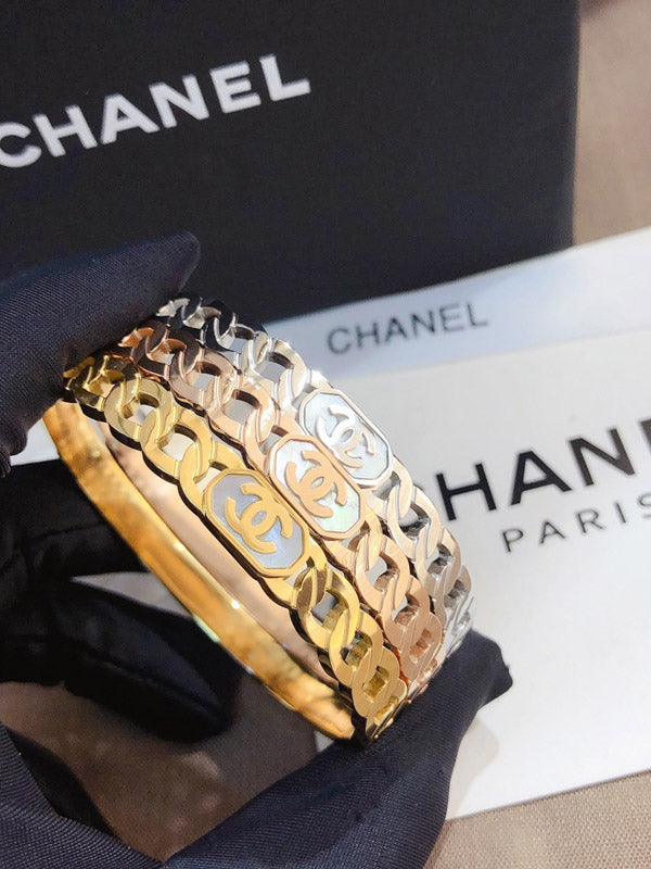 اسوارة شانيل شيل لوقو اسواره chanel ذهبي