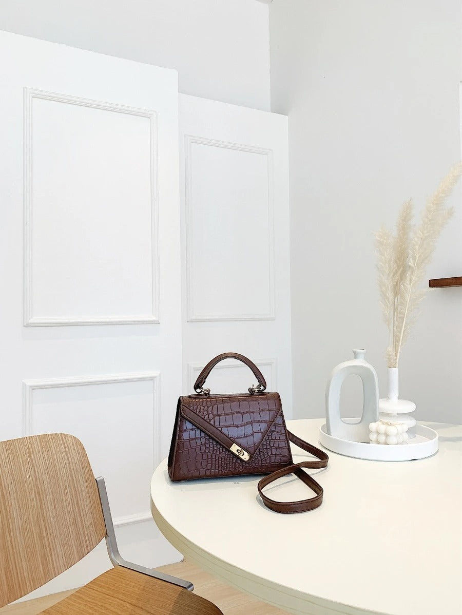 شنطة كتف بقفل مطرز شنط وحقائب شنط بني