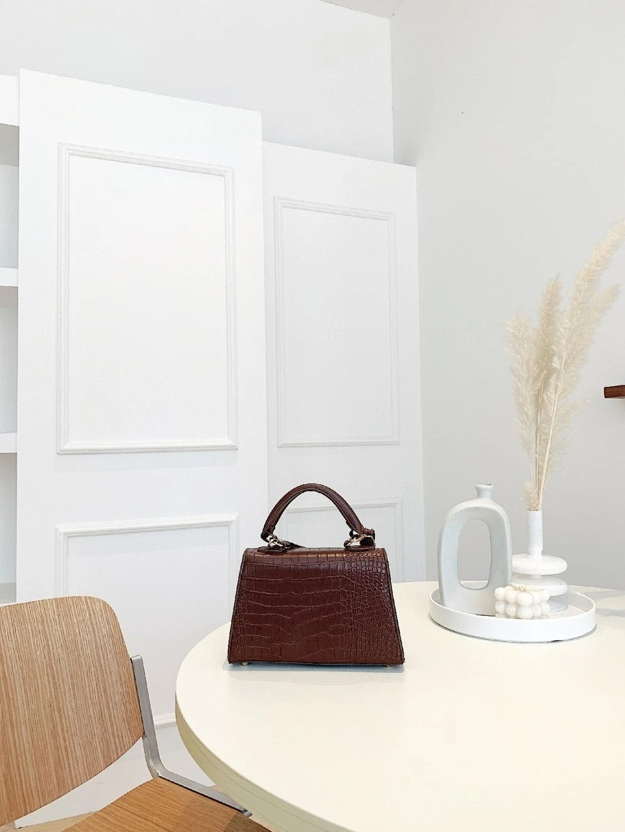 شنطة كتف بقفل مطرز شنط وحقائب شنط