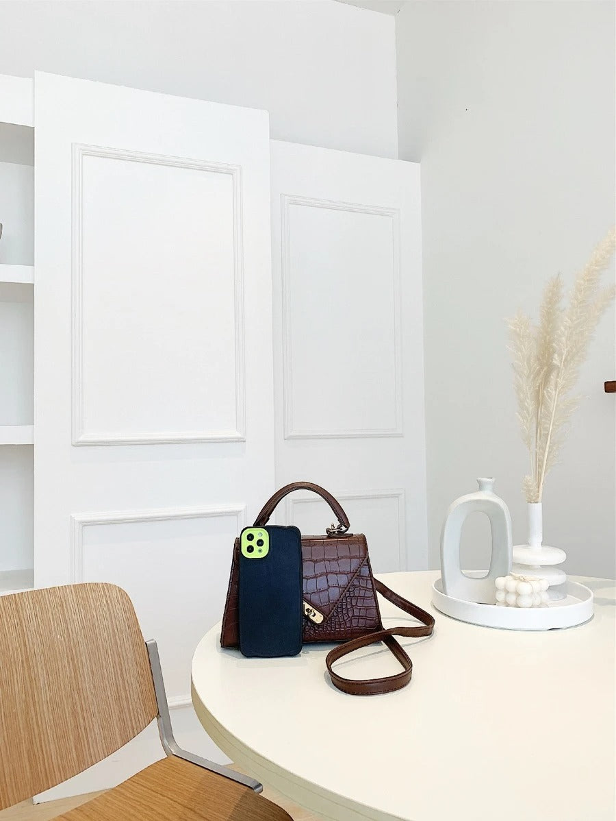 شنطة كتف بقفل مطرز شنط وحقائب شنط