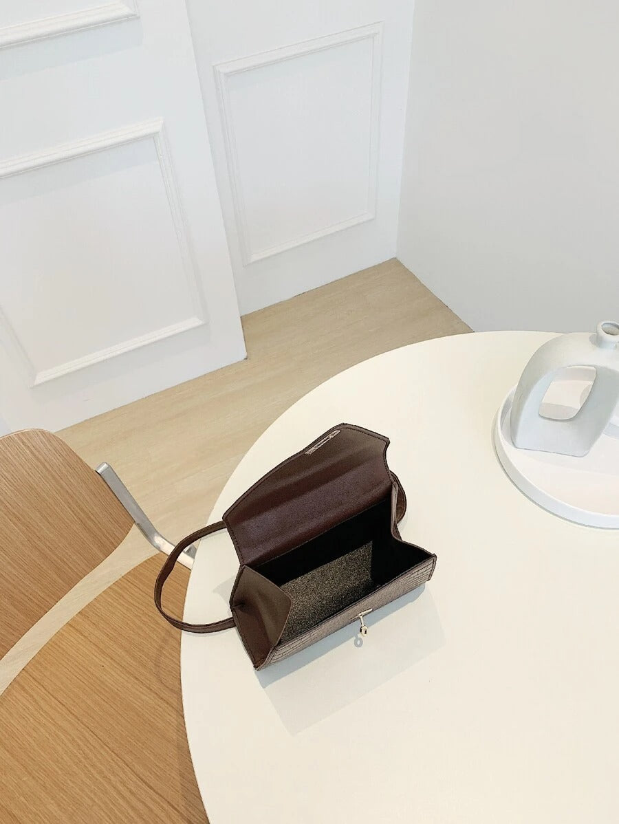 شنطة كتف بقفل مطرز شنط وحقائب شنط