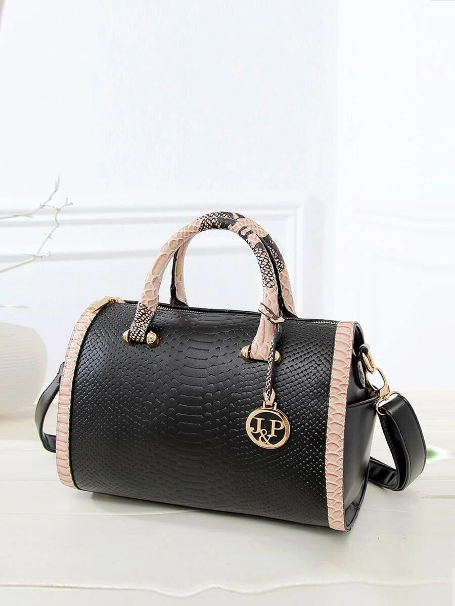 شنطة يد مزخرفة بجلد ثعبان شنط وحقائب شنط