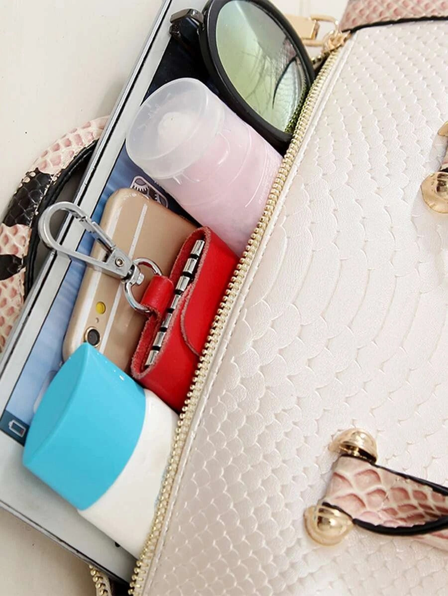 شنطة يد مزخرفة بجلد ثعبان شنط وحقائب شنط