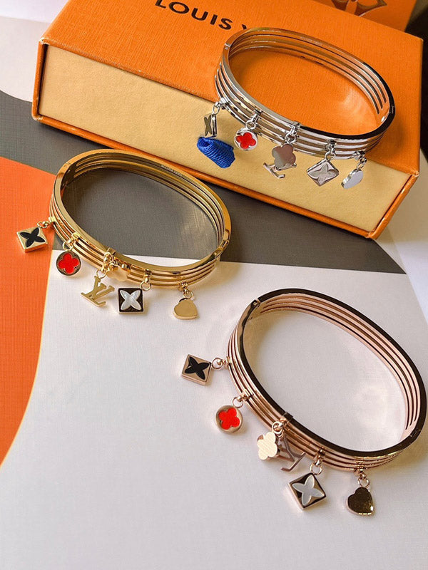 اسوارة لويس فيتون ملتي بندنت اسواره louis vuitton