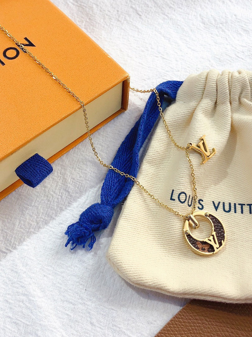 سلسال لويس فيتون مدور براون ليذر سلسال louis vuitton