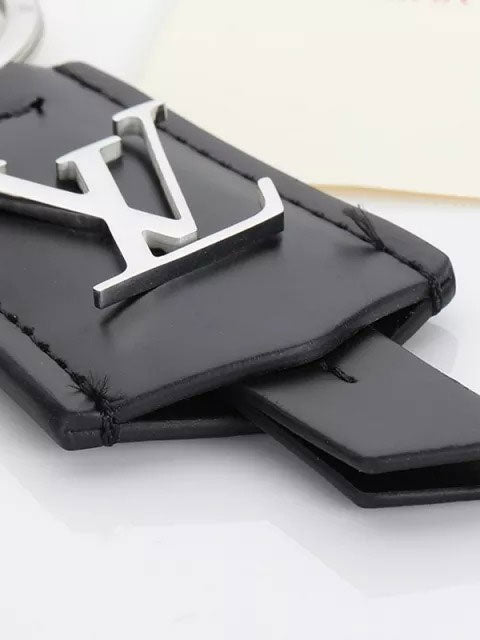ميدالية لويس فيتون بلاك لذر ميدالية louis vuitton اسود