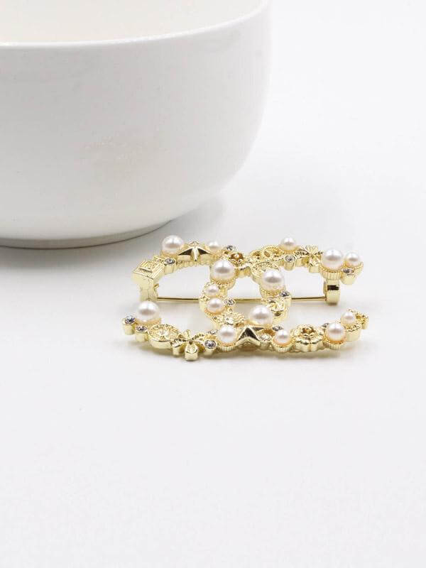 بروش شانيل لولو وكرستال بروش chanel