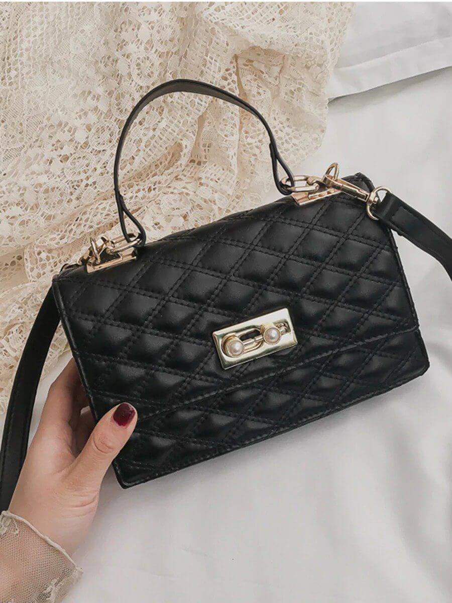 حقيبة كتف مبطنة مزينه باللؤلؤ شنط وحقائب شنط