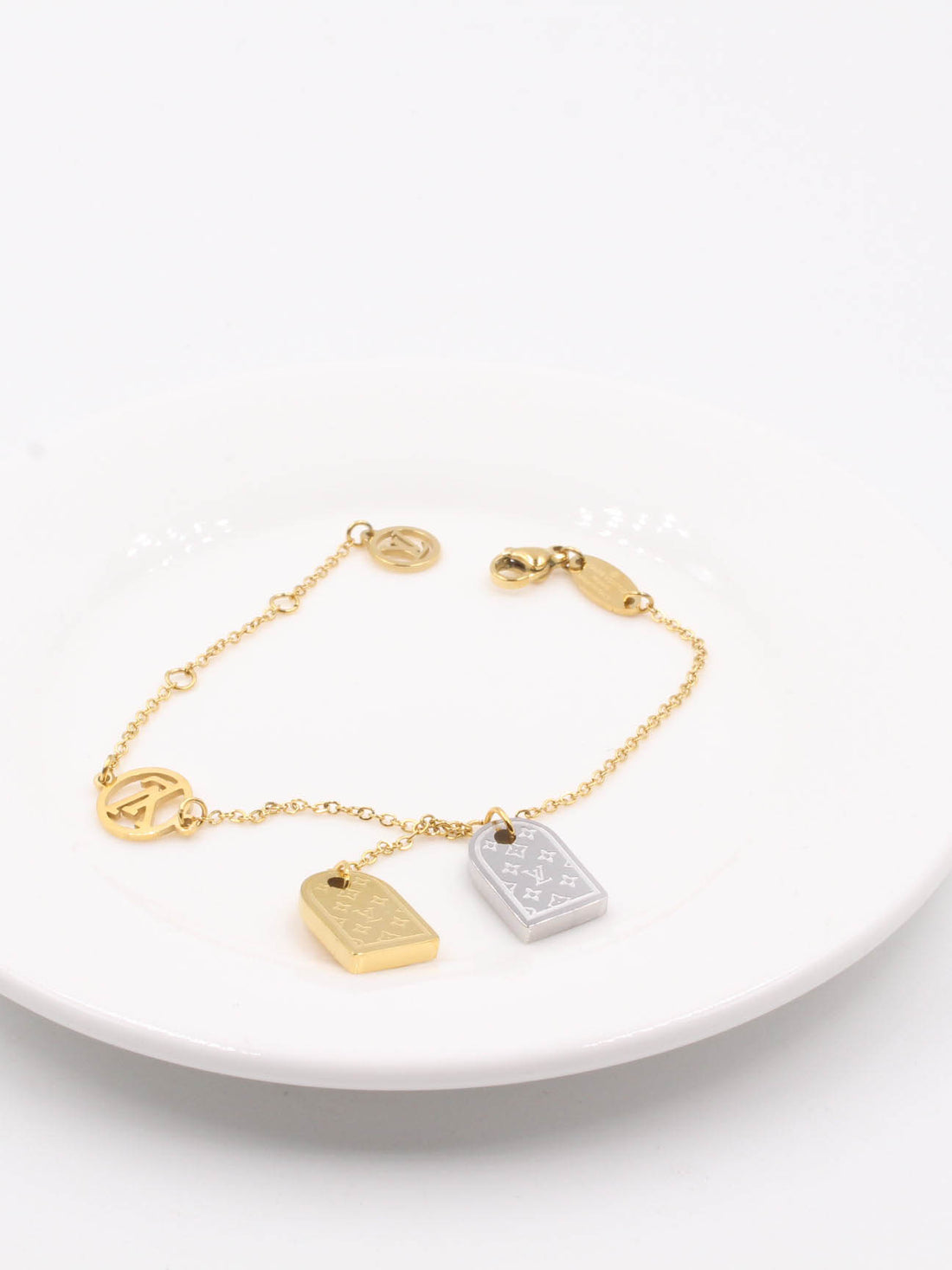 اسوارة لويس فيتون بندنت ذهبي اسواره louis vuitton