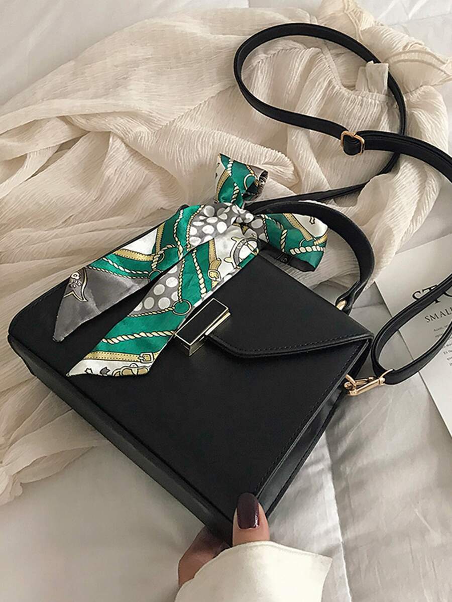 شنطة كتف سوداء بوشاح ملون شنط وحقائب شنط