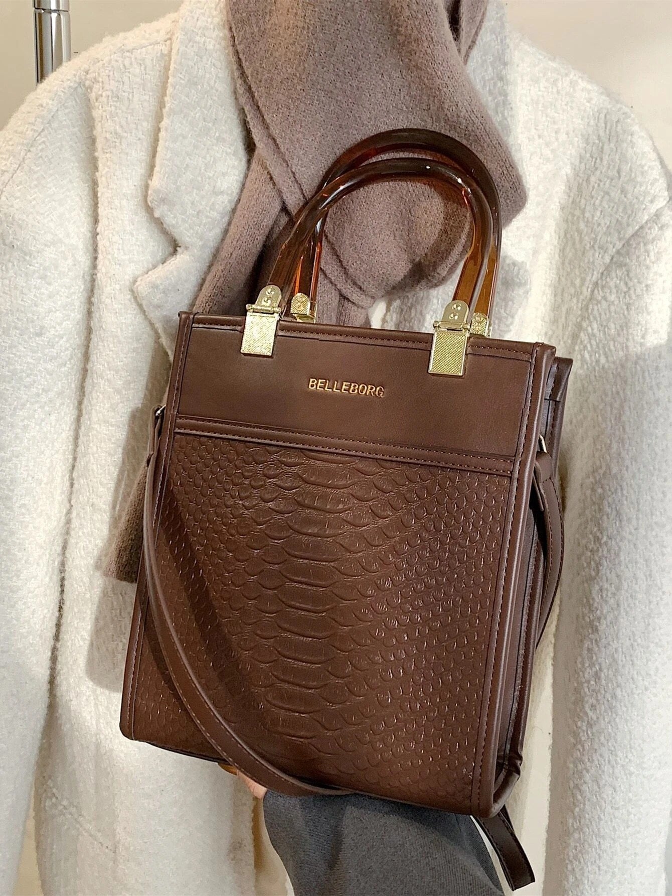 حقيبة مربعة كبيرة بني شنط وحقائب شنط