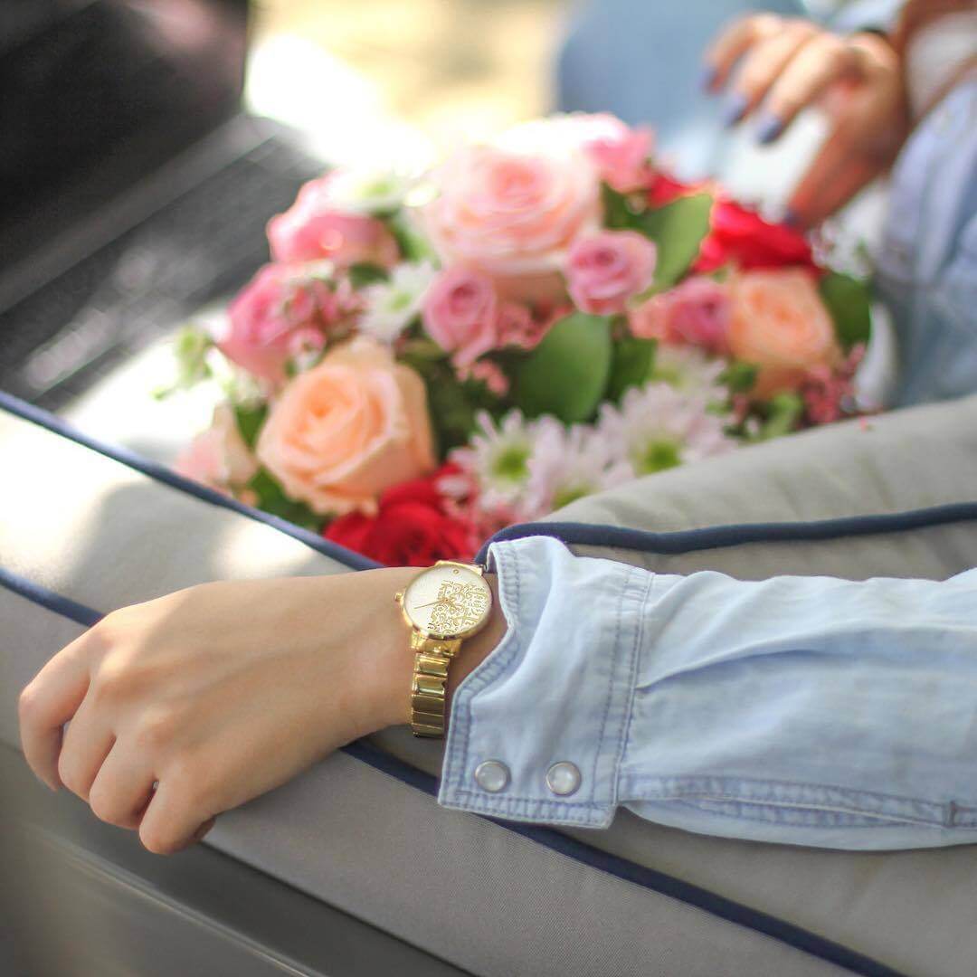 ساعة زايروس حروف عربيه اطقم ساعات متوفر 2 لون