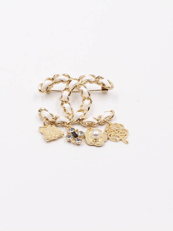 بروشات شانيل بروش chanel ابيض