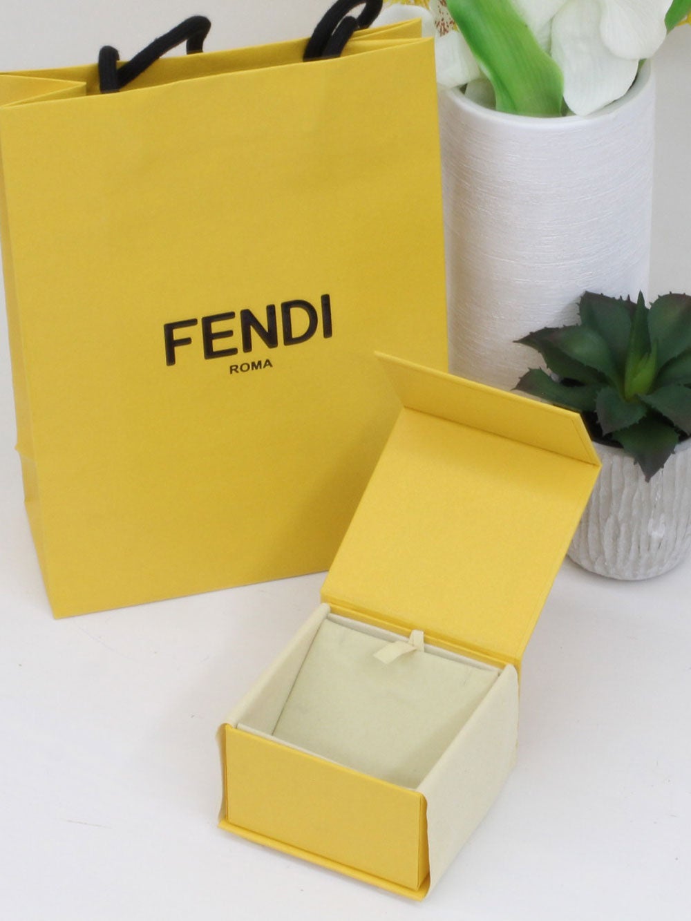 ملحقات فندي الاصلية هدايا fendi