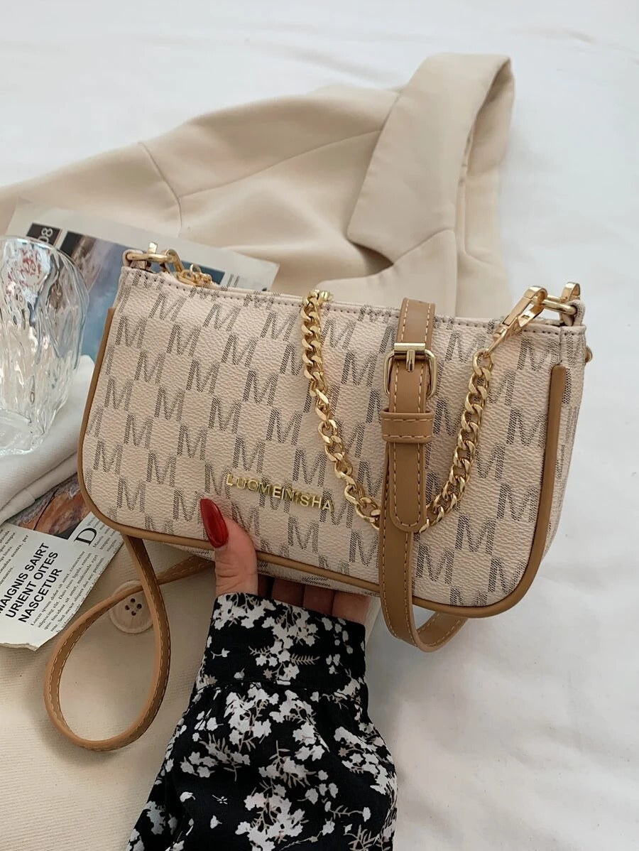 حقيبة باجيت بيج بشعار شنط وحقائب شنط