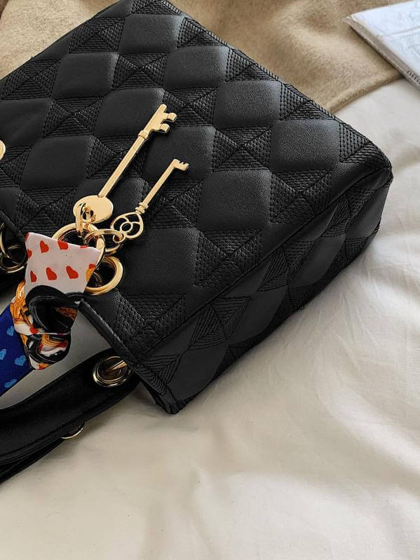 حقيبة مربعة انيقه بشارب شنط وحقائب شنط