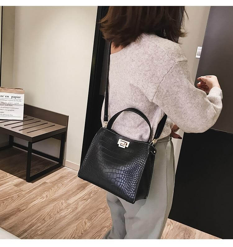 حقيبه باك اوف انيقه جلد تمساح شنط وحقائب شنط اسود